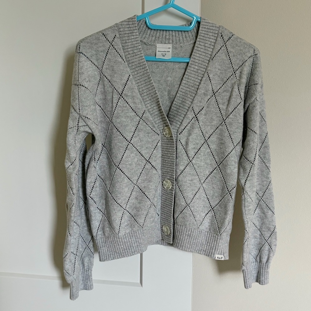 🩷SOLD!🩷 Abercrombie Kids Light Gray Sweater - New